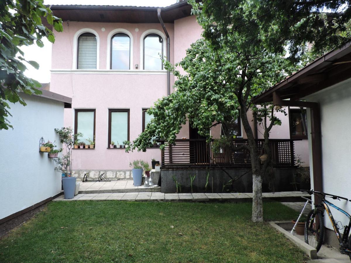 Apartments Music, Garden And Parking סראייבו מראה חיצוני תמונה
